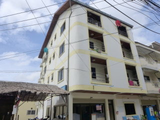 Modern 14-room guesthouse with..