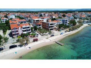 VODICE/SRIMA-TROSOBNI STAN 5M OD MORA I PLAŽE