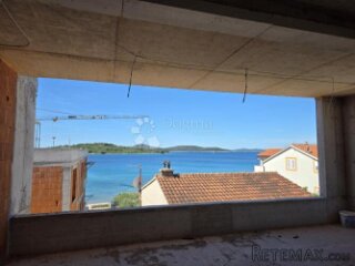 VODICE/SRIMA- 30M OD MORA S PREDIVNIM POGLEDOM