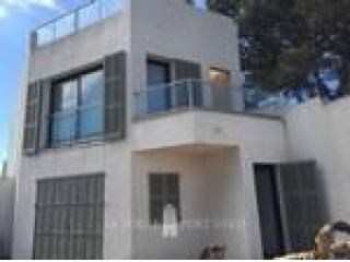 Modern style apartment near the sea..