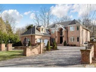 24 Kendrick Ln Dix Hills, NY 11746