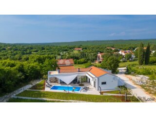 NOVA KUĆA S BAZENOM, POTPUNA PRIVATNOST - BLIZU ROVINJA