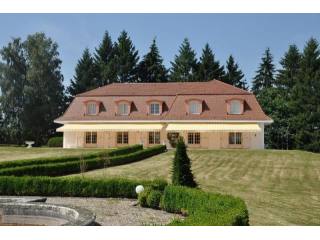 9 bedroom House For Sale: 38300..