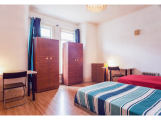 Twin with 2 single bed near Stratford..