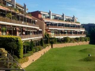 Elegant apartment between the golf and..