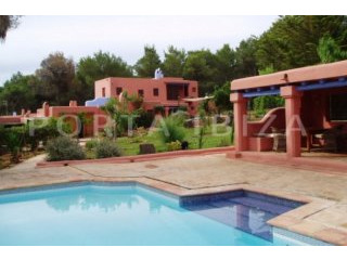 Extensive property in the heart of the..