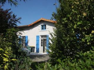 3 bedroom house about 10 minutes from..