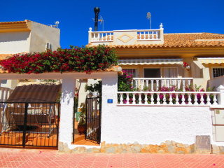Semi-Detached Villa In Quesada..
