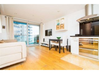 2 bed apartment in Ocean Village