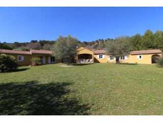 4 Bedrooms - Villa -..