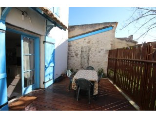 Lovely 6 bed stone property in the..