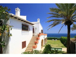 Spacious frontline villa with amazing..