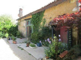 3 Bed House, Gite + Large Garden