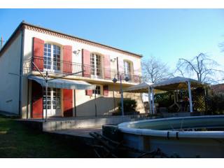 *3 bedroom villa in quiet residential..