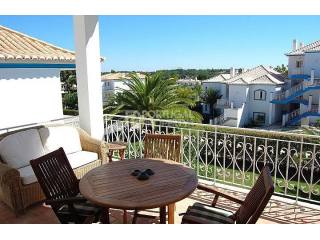 Stylish 2 Bedroom Apartment Walking..