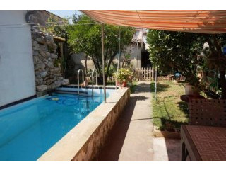 Groundfloor-apartment with garden in..