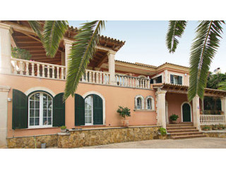 Lovely and large villa with sea views..