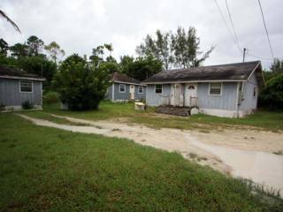 Apartment - This 9,000 sq. ft. lot of..