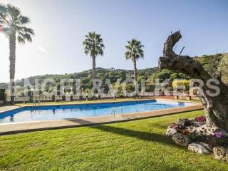Great corner house in Alella