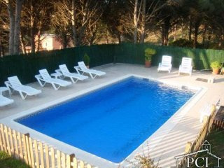 Detached house with private pool and..