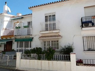 3 bedroom, 1 bathroom Townhouse, (build..