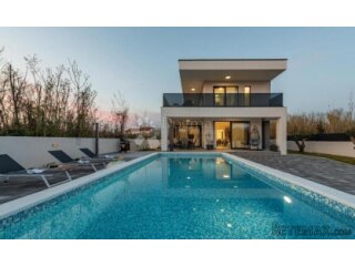 Privlaka: moderna vila s bazenom
