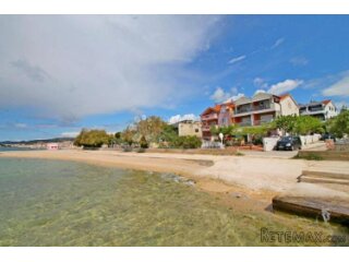 LOVETOVO -VODICE, Predivna kuća s 6 apartmana, prvi red do m
