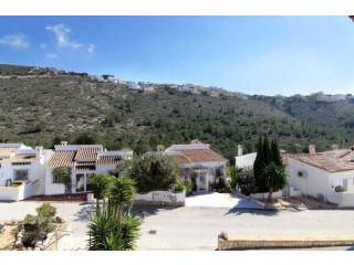 Beautiful detached bungalow with 3..
