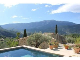 Beautiful Stone Mas With Garden..