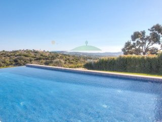 Brand new 4 Bedroom Luxury Villa with..