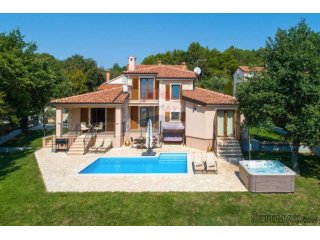 POREČ - rustikalna vila s bazenom