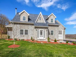 3 bedroom House For Sale: 175 Mountain..