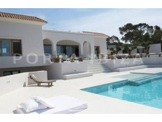 Luxury property with fantastic sea..