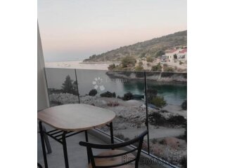 Dvojna kuća sa tri apartmana, Sevid