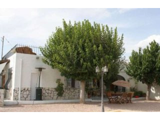 4 Bedroom Country House With Glamping..
