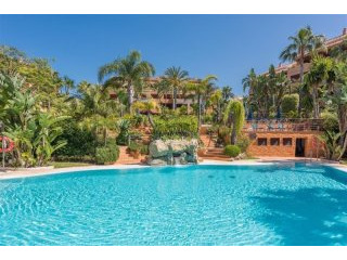 2 Bedroom Middle Floor Apartment