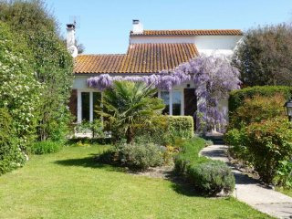 Contemporary House Close To Jarnac