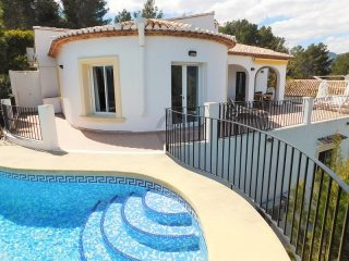 One Level Sensational 4 Bedroom 3..