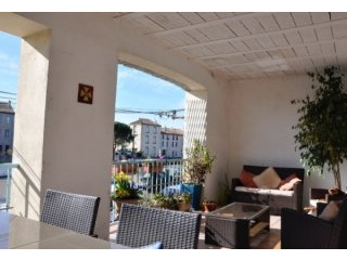 Nicely Renovated Apartment With 3..