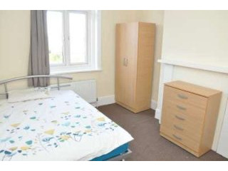 Single with double bed near Kilburn..