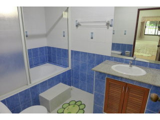 Modern 3 bedroom house in a safe and..