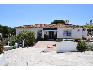 Villa for Sale in Benajarafe 540.000..