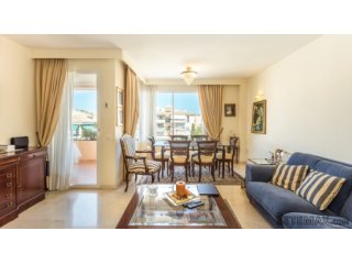 When entering the 108m2 penthouse apartment..
