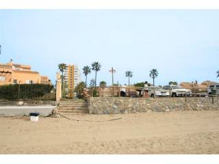 Apartment - This 3 bedroom, middle..