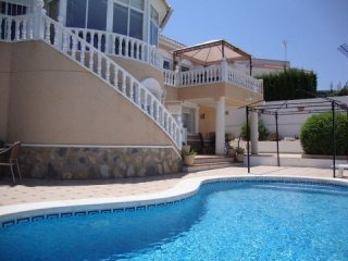 5 Bedrooms - Villa - Alicante - For Sale