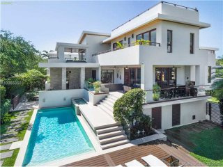 6 bedroom House For Sale: 220 Woodcrest..