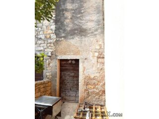 Istra, Tar, ruševna kamena kuća