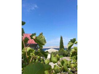 Senj, kuća s dva stana i okućnicom.