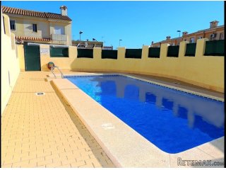 Semi-detached house with 3 floors With a plot of 100m2 and..