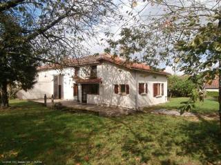 3 bedroomed house in very good..